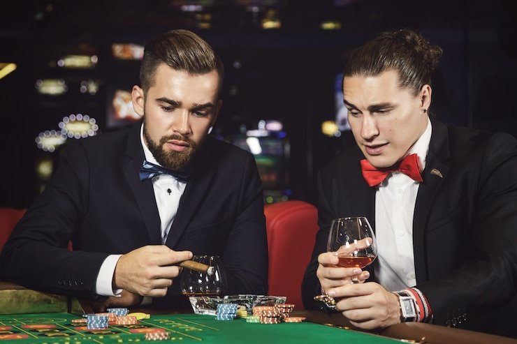Live dealer broadcast of blackjack and roulette tables on ayukbet login
